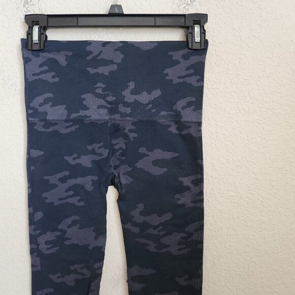 Spanx Seamless Leggings Camo Women Size M Look at Me Now Leggings - Picture 3 of 9